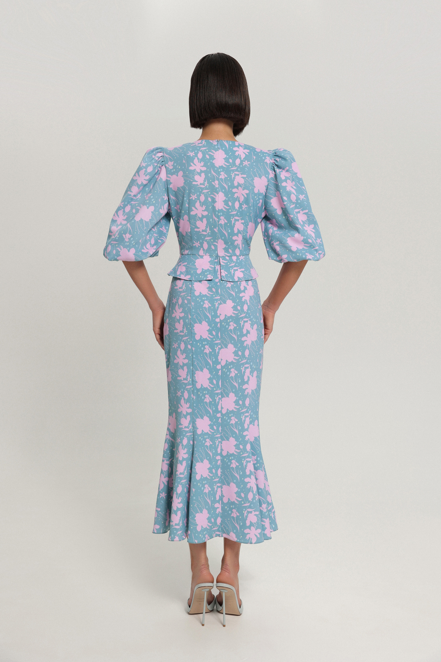 Платье в цветок с баской