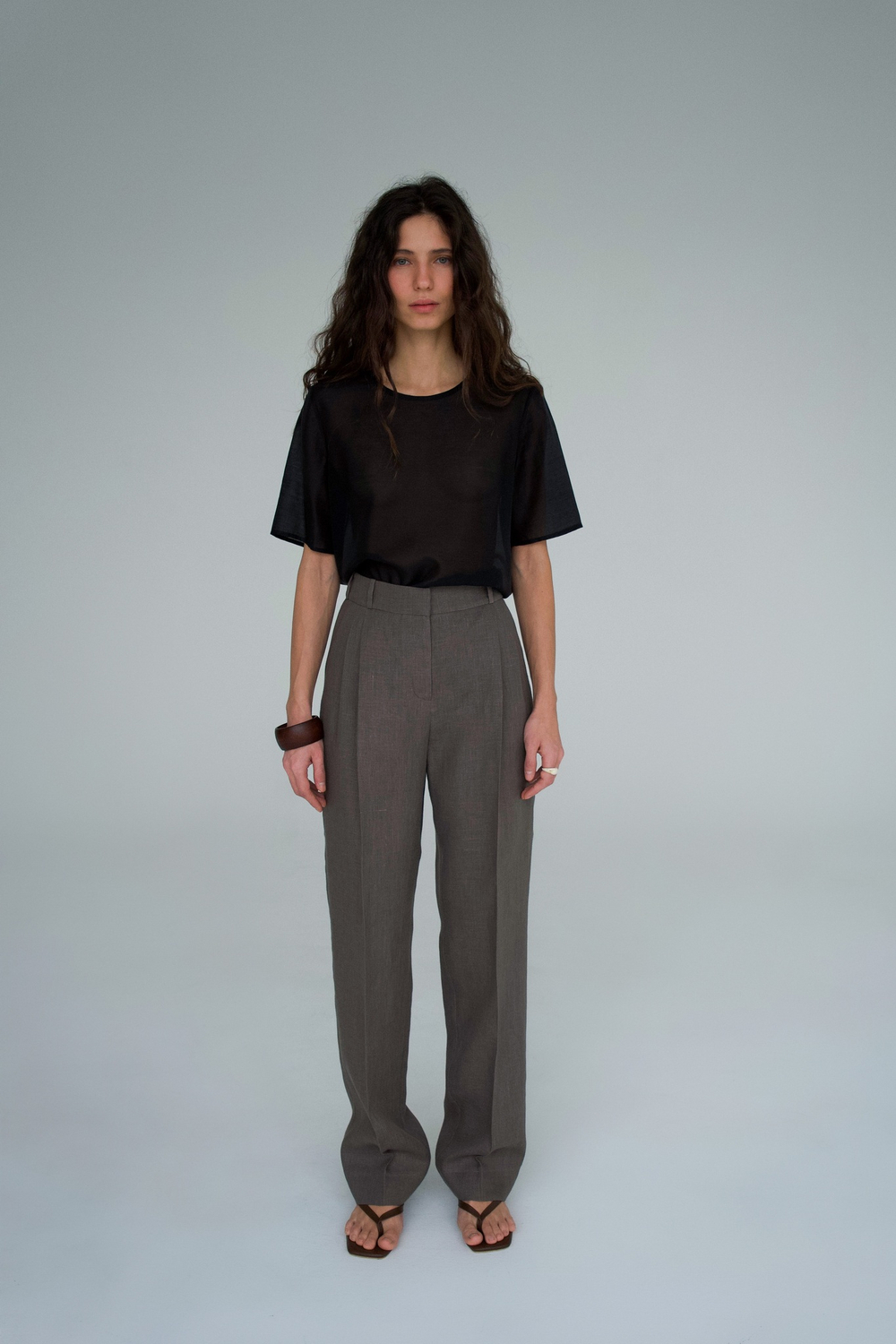 Брюки Модерн со стрелками изо льна 100%. Цвет тёмный тауп. Размер 50. №25 Дефекты.