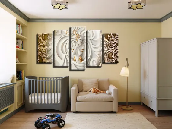 Модульная картина "Дева в золоте"