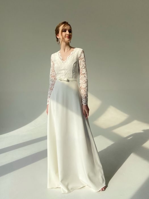 Свадебное платье-макси с кружевным V-образным вырезом и длинными рукавами (молочный)