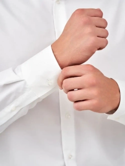 Рубашка классическая с длинным рукавом приталенная