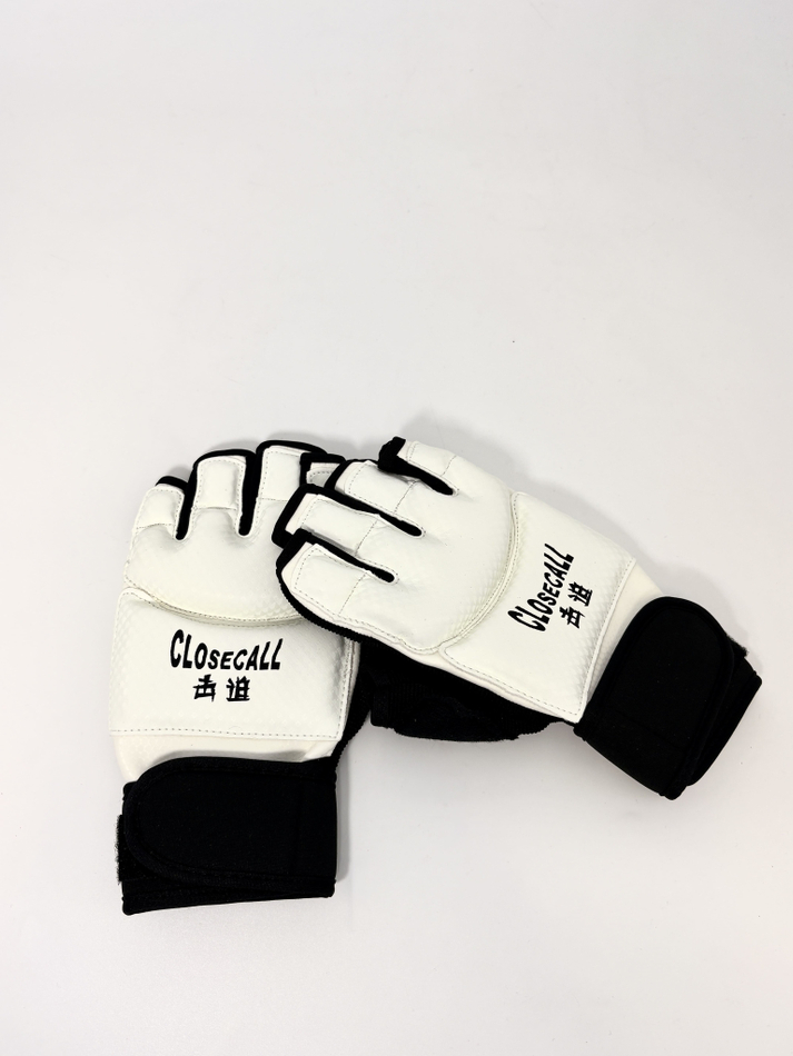 Перчатки для каратэ Closecall белые