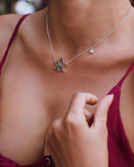 Колье «Лотос» с белым цирконом