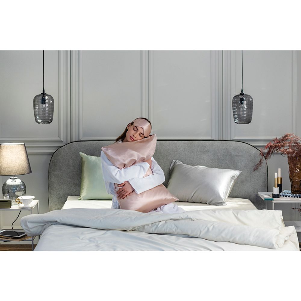 Маска для сна из натурального шелка цвета пыльной розы из коллекции Essential