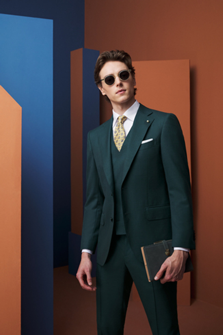  Итальянский классический костюм тройка, изумрудного цвета, в клетку