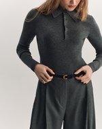 Ремень фактурный с золотой пряжкой черный