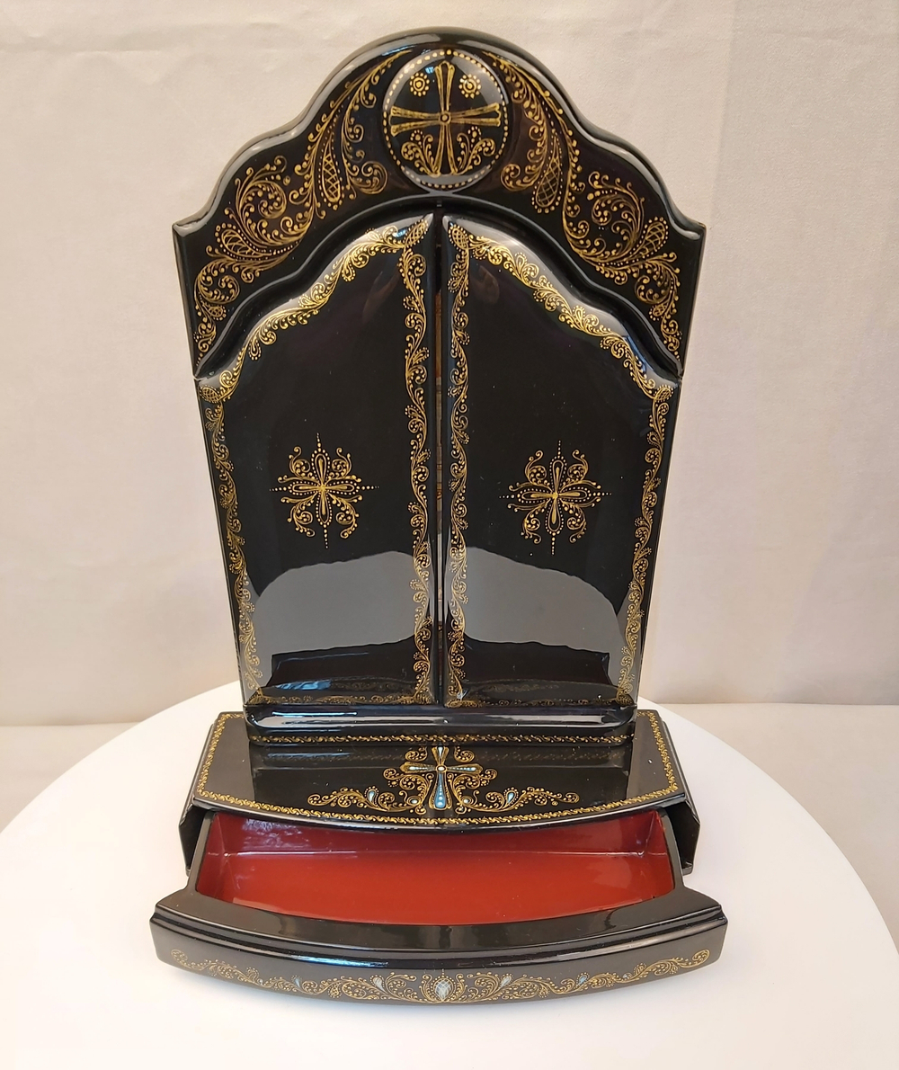 Гарнитур-трюмо с полной росписью "Москва". (Палех)