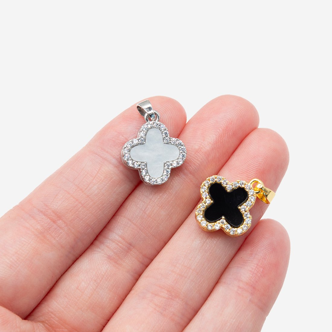 Подвеска двусторонняя с бейлом "Клевер", 16,2*14мм, фианиты, перламутр, керамика, позолота