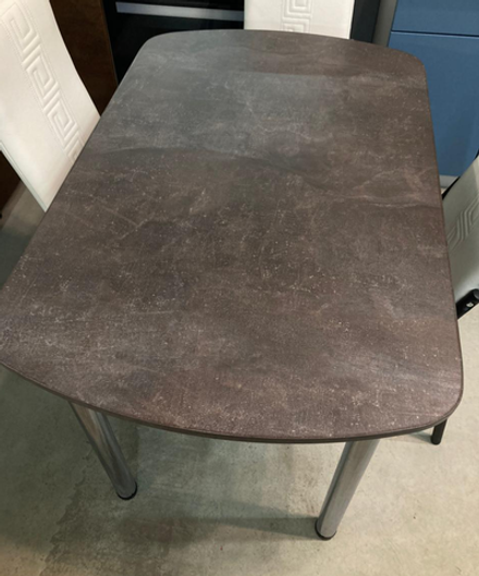 Стол неразд ЛДСП подстолье прямое хром Царг.пояс бетон темный Ст-ца камень темный