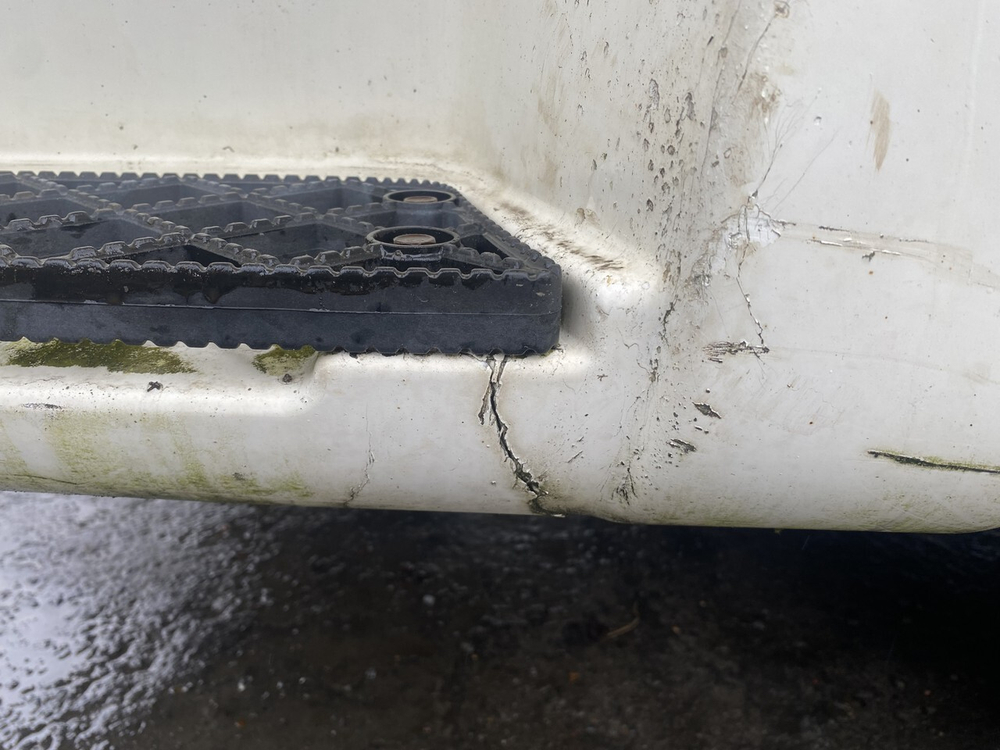 Корпус подножек левый 2016г