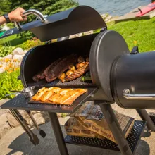 Угольная и дровяная гриль-коптильня Broil King Regal Offset 400