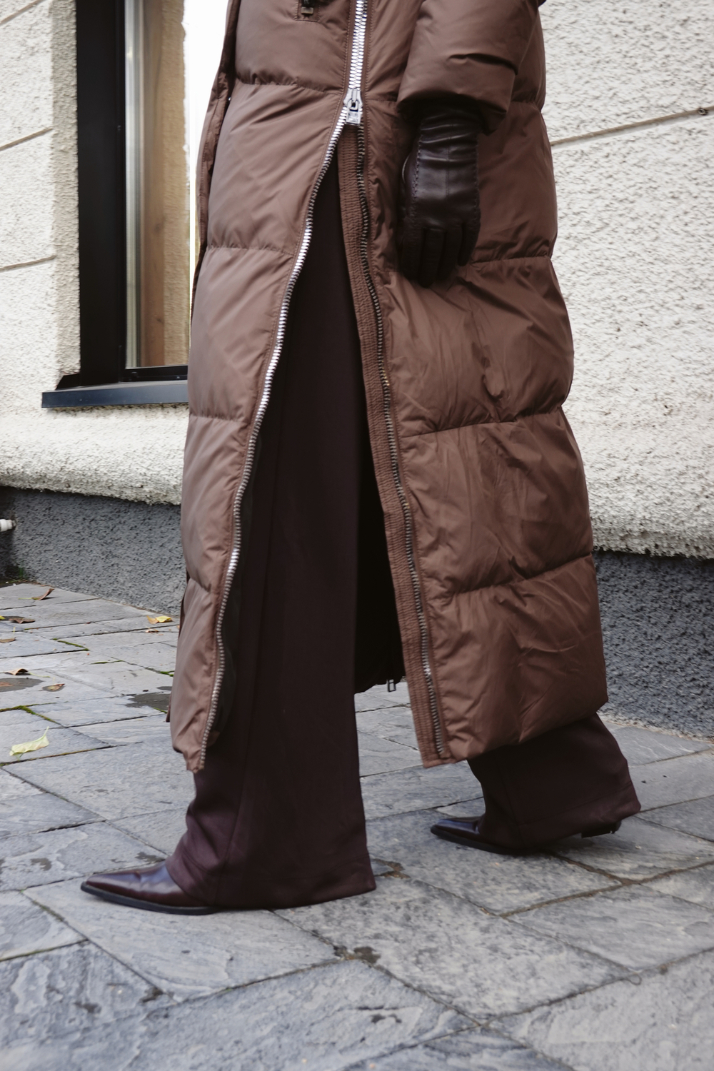 Пуховик с капюшоном в длине макси