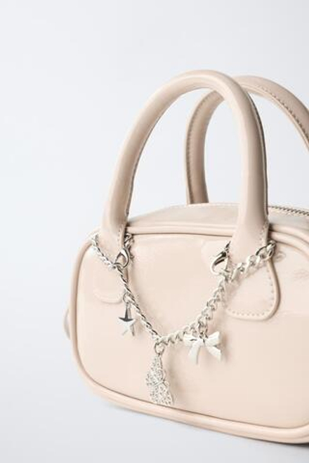 ZARA СУМКА ФОРМАТА МИНИ С ПОДВЕСКОЙ, ЭКРЮ