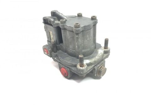 Клапан ускорительный 3 ходовой 2 позиционный MAN TGL TGM 81521806021 Ускорительный клапан управления прицепом replaces Wabco б/у