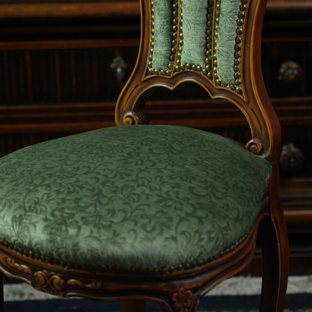 Антикварный стул