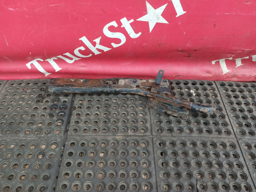 Кронштейн подножек правый 2018г.