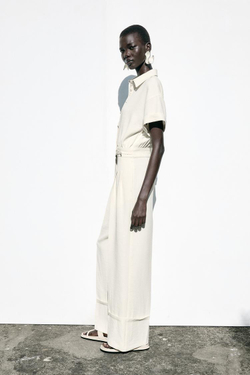 ZARA КОМБИНЕЗОН ИЗ КРЕПА С ПРЯЖКОЙ НА ПОЯСЕ, ЭКРЮ