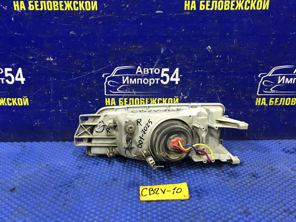 Фара передняя правая MITSUBISHI LIBERO 1999