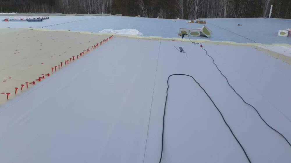 Поставка и монтаж кровли из ПВХ мембраны, монтаж профилированного настила Завод "БЕРИТ"