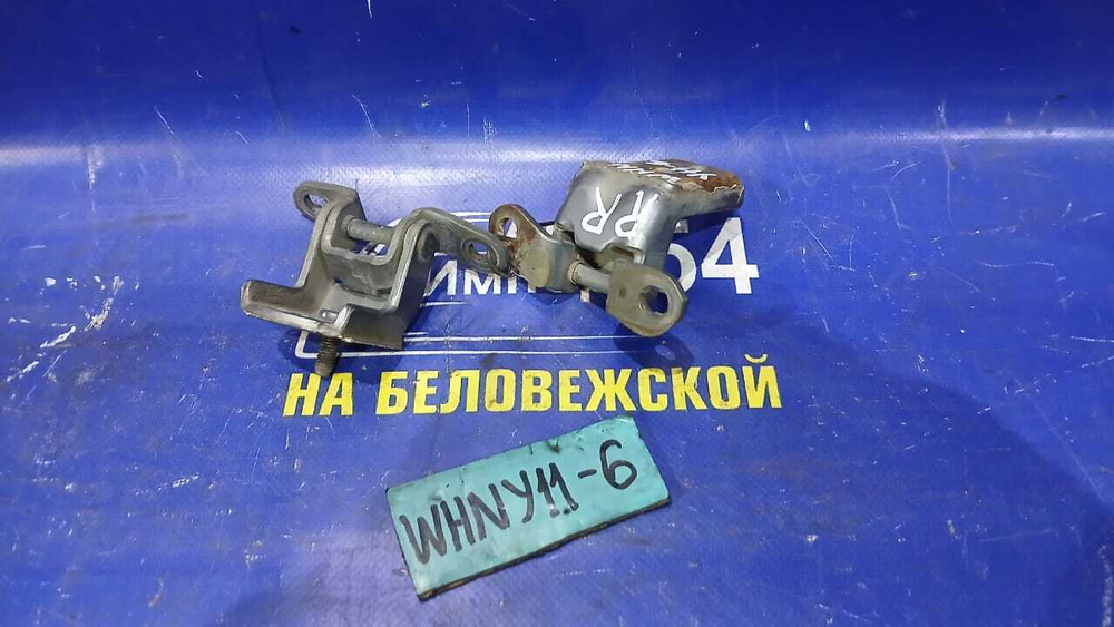 Петля двери задней правой NISSAN WINGROAD 1999