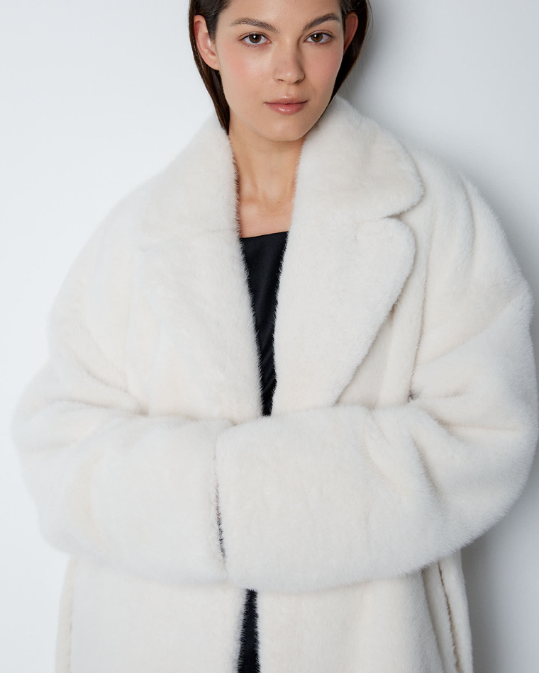 Шуба из искусственного меха норки молочный