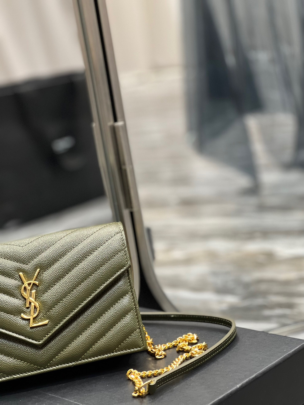 Saint Laurent WOC 19 cm