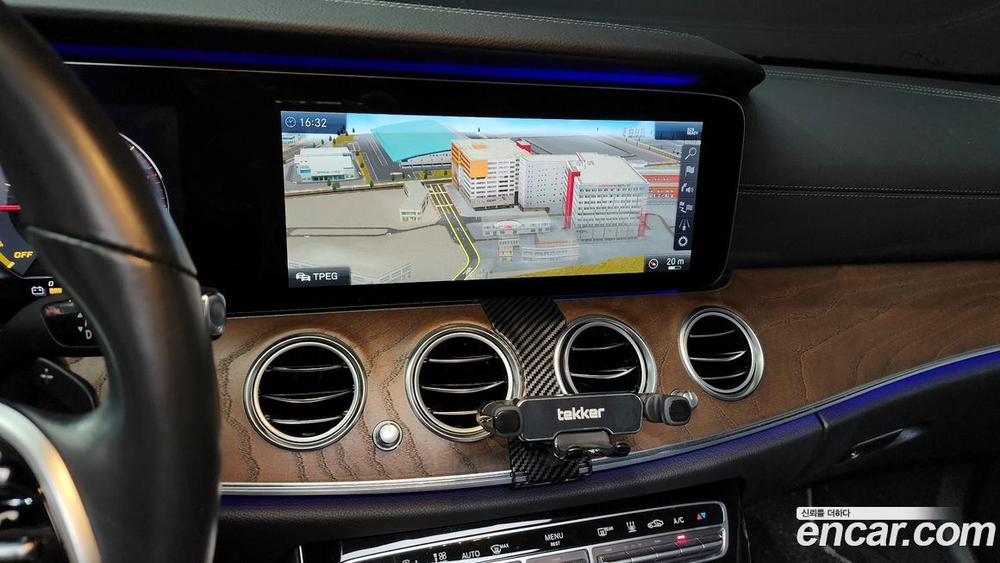 Mercedes-Benz E-Class W213 E300e Exclusive (11.2019)