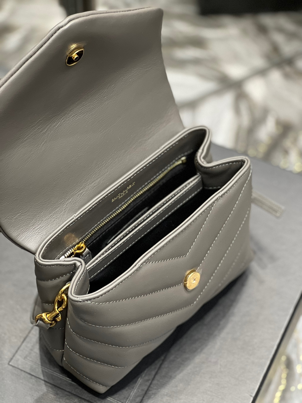 Saint Laurent Loulou 20 cm