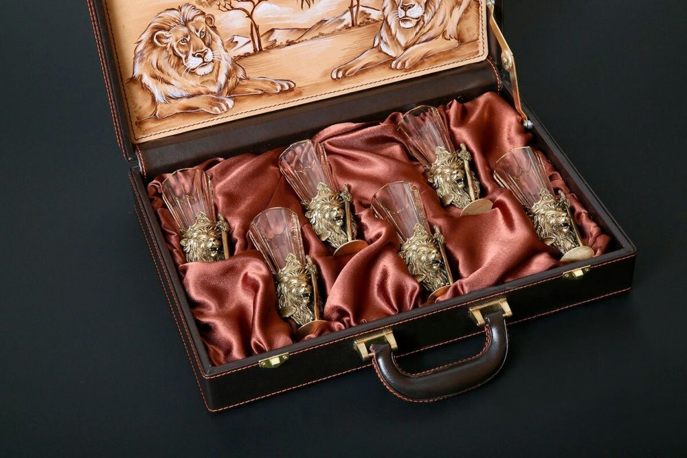 Набор рюмок-лафитников "Лев" 6 шт. в подарочном кейсе с художественным оформлением