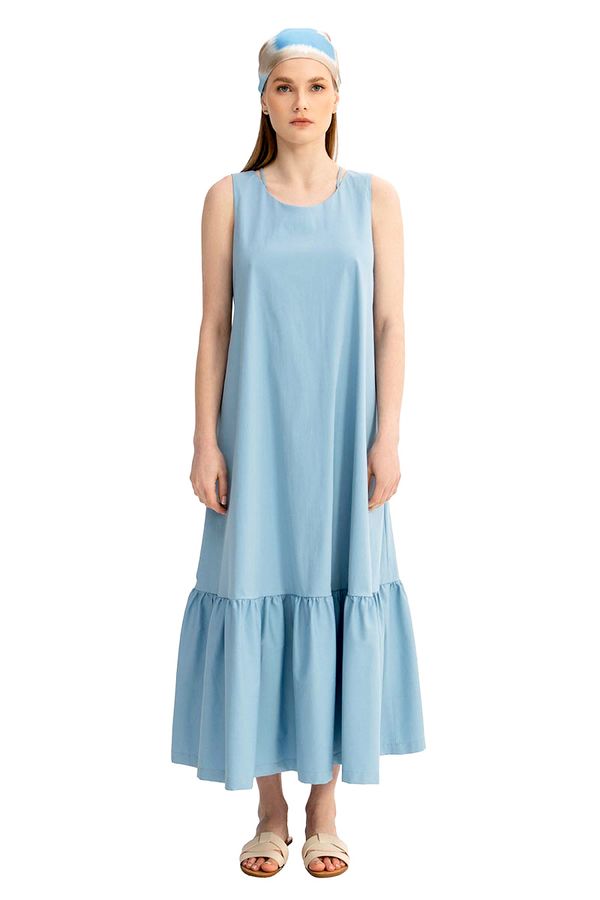 Платье с воланом