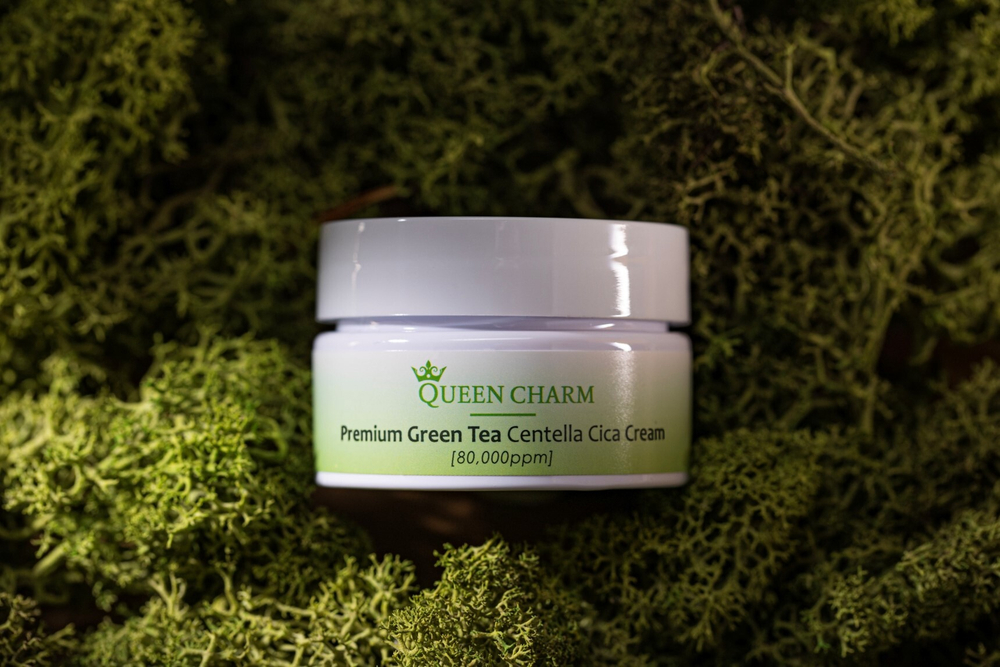 QUEEN CHARM Крем для лица увлажняющий с зелёным чаем и центеллой азиатской 8% Premium Green Tea Centella Cream 30мл