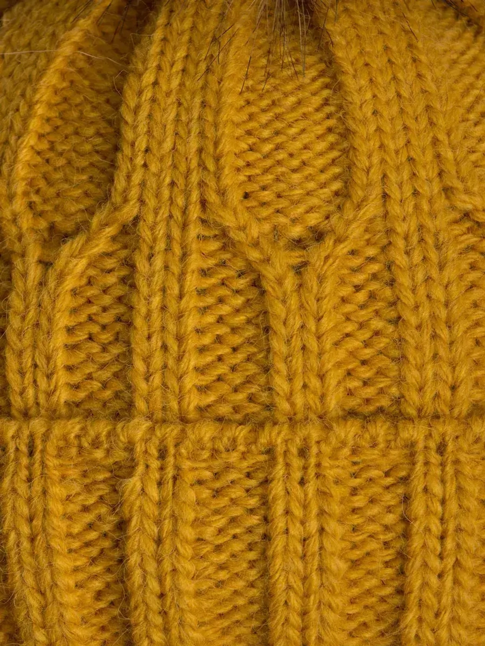 Шапка зимняя для мальчика на завязках и снуд