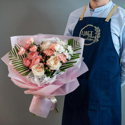 Нежный букет с пионовидной розой