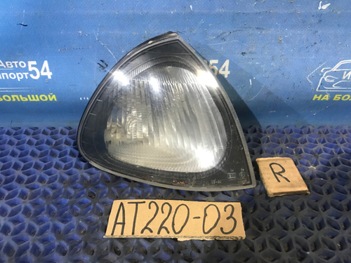 Габарит правый TOYOTA AVENSIS 1999