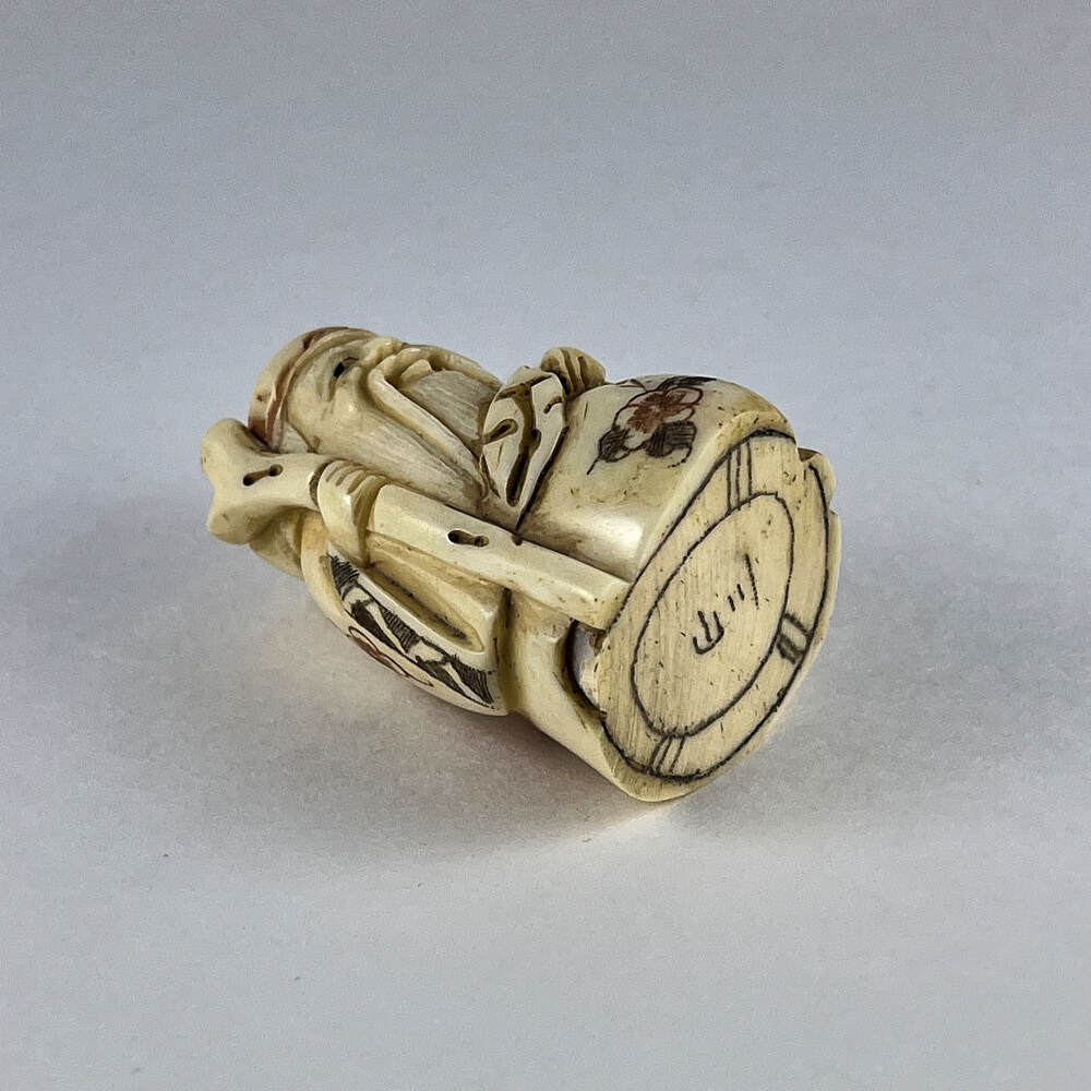 Статуэтка нэцкэ Дед с мешком риса и посохом