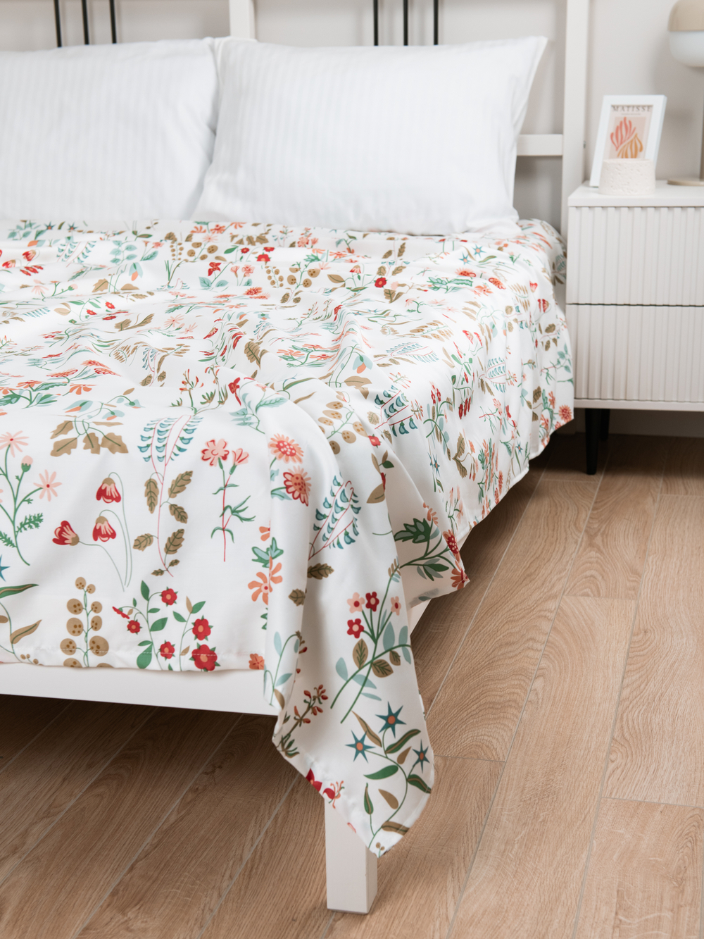 ODA Простыня стандартная, сатин цветочный орнамент