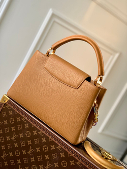 Louis Vuitton Capucines MM