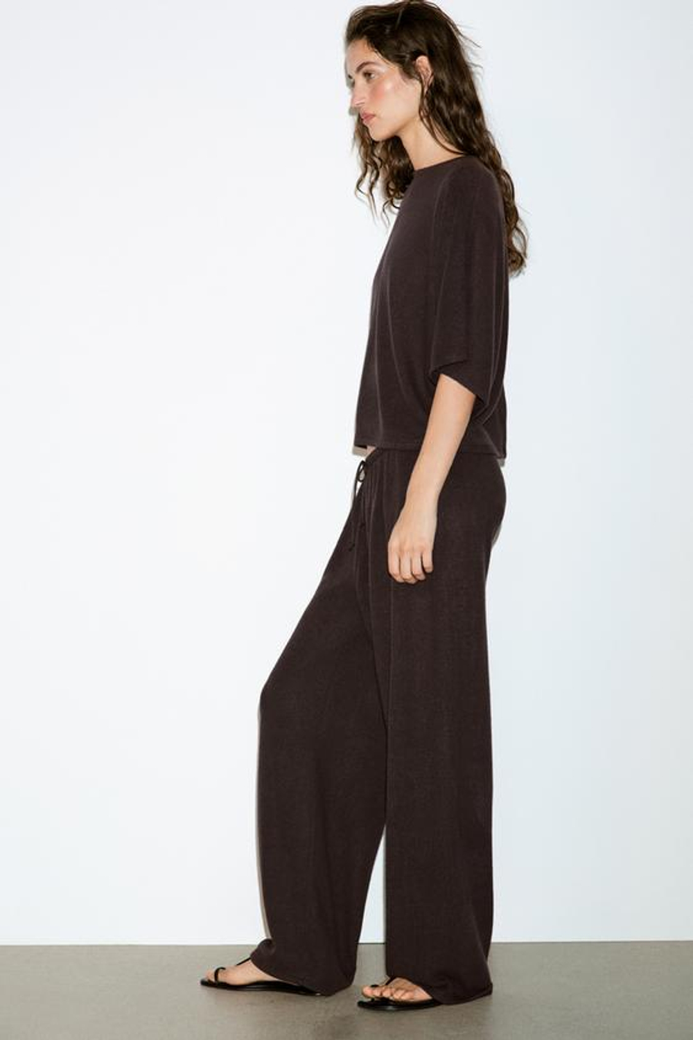 ZARA БРЮКИ WIDE-LEG ИЗ ТКАНИ С ЭФФЕКТОМ РУСТИК, ТЕМНО-КОРИЧНЕВЫЙ