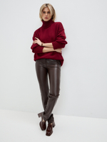 Бордовый свитер