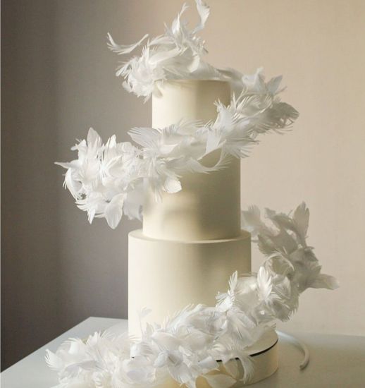Свадебный торт с декоративной спиралью
