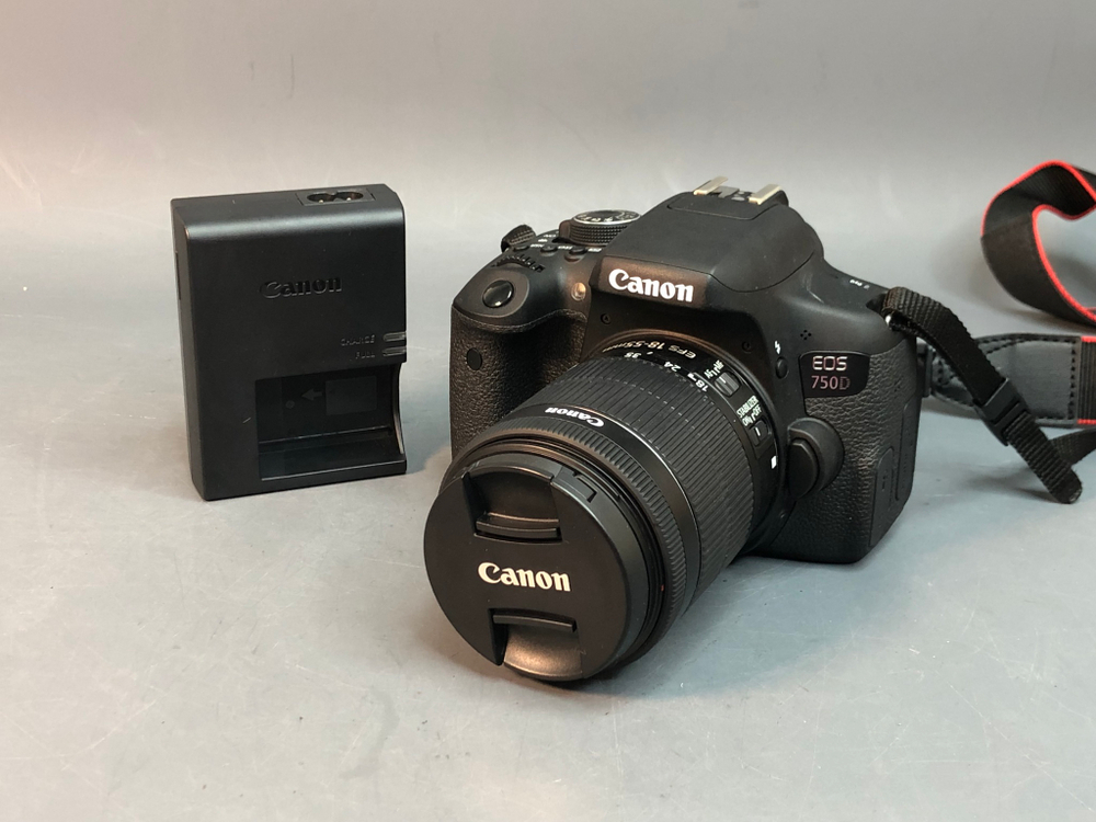 Canon 750D Kit 18-55mm IS STM 3500 кадров