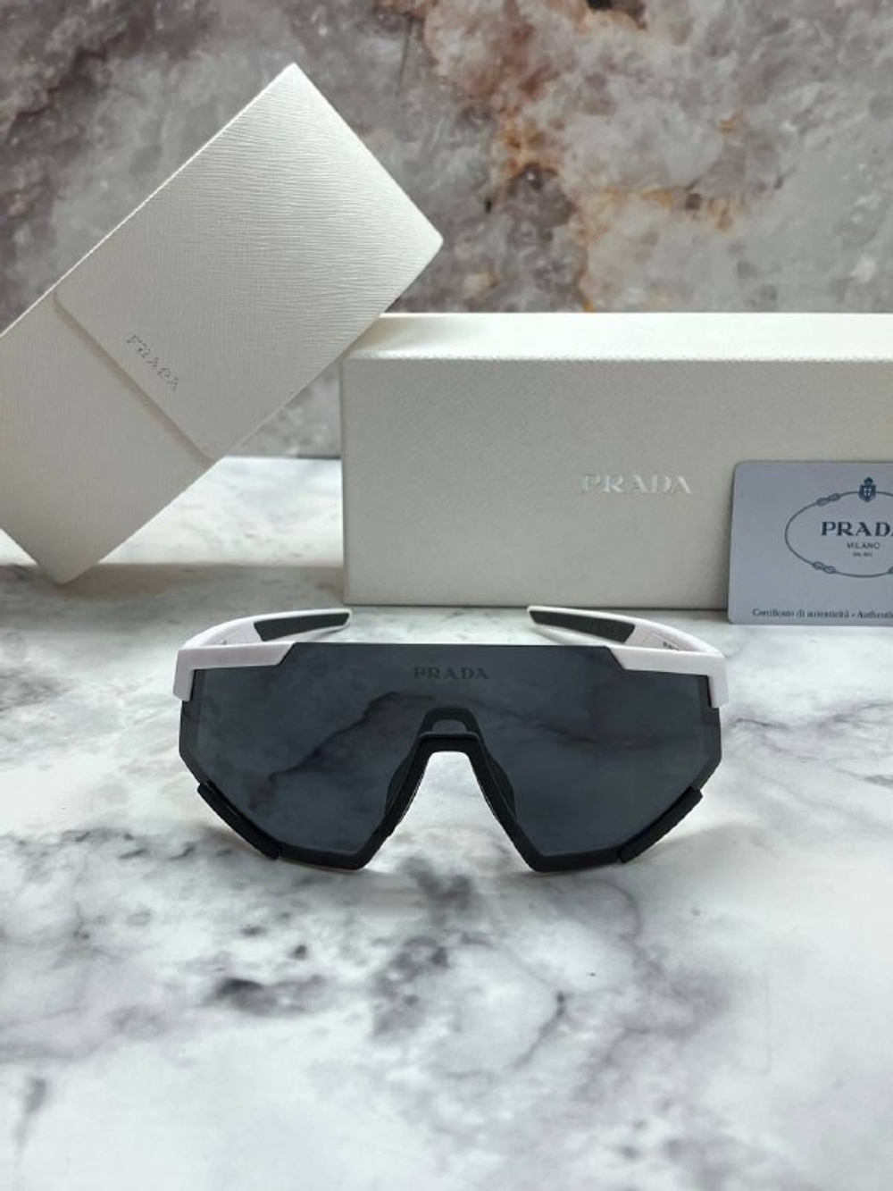 Очки Prada