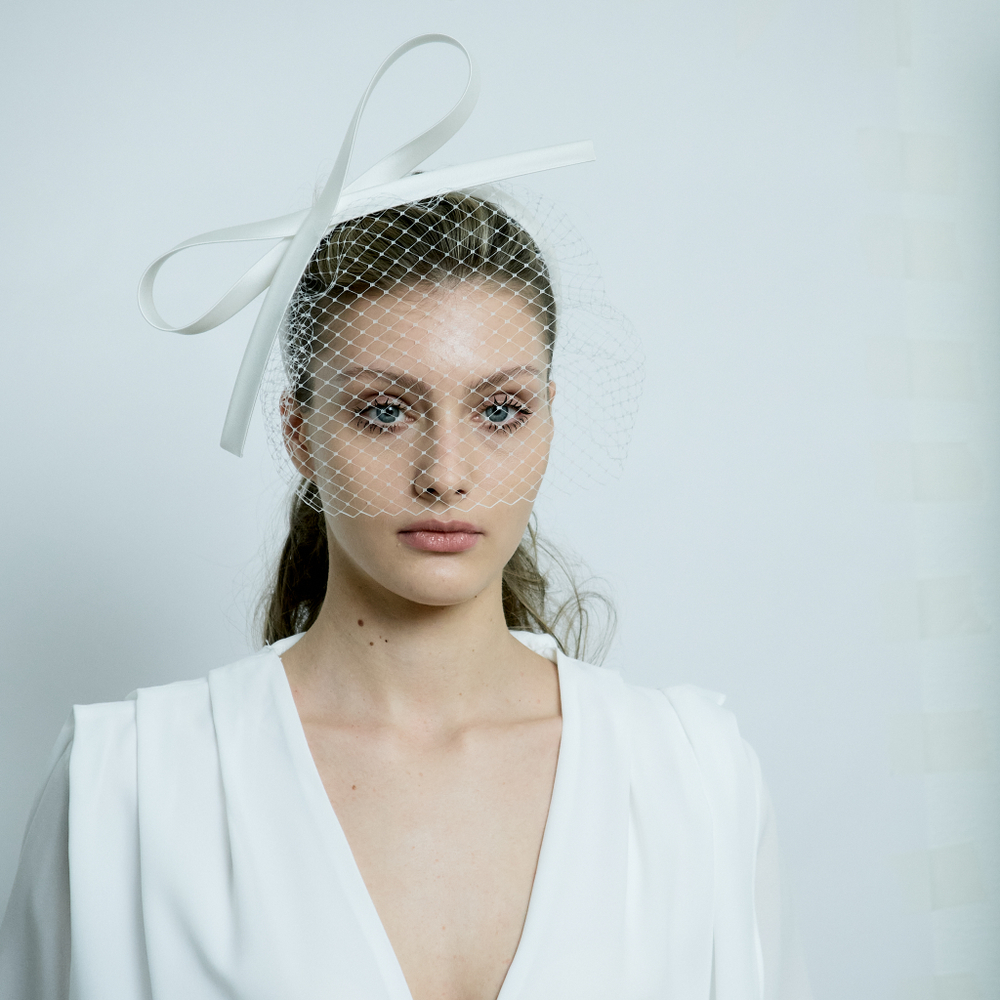 Вуаль белая с бантом "Стрекоза"