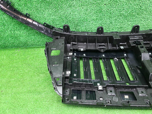 Решетка радиатора Hongqi E-HS9 (2020-н.в.)