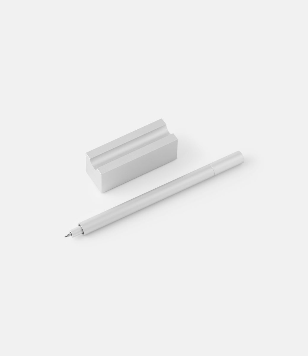 Walden Pen & Stand Silver — настольная ручка из алюминия