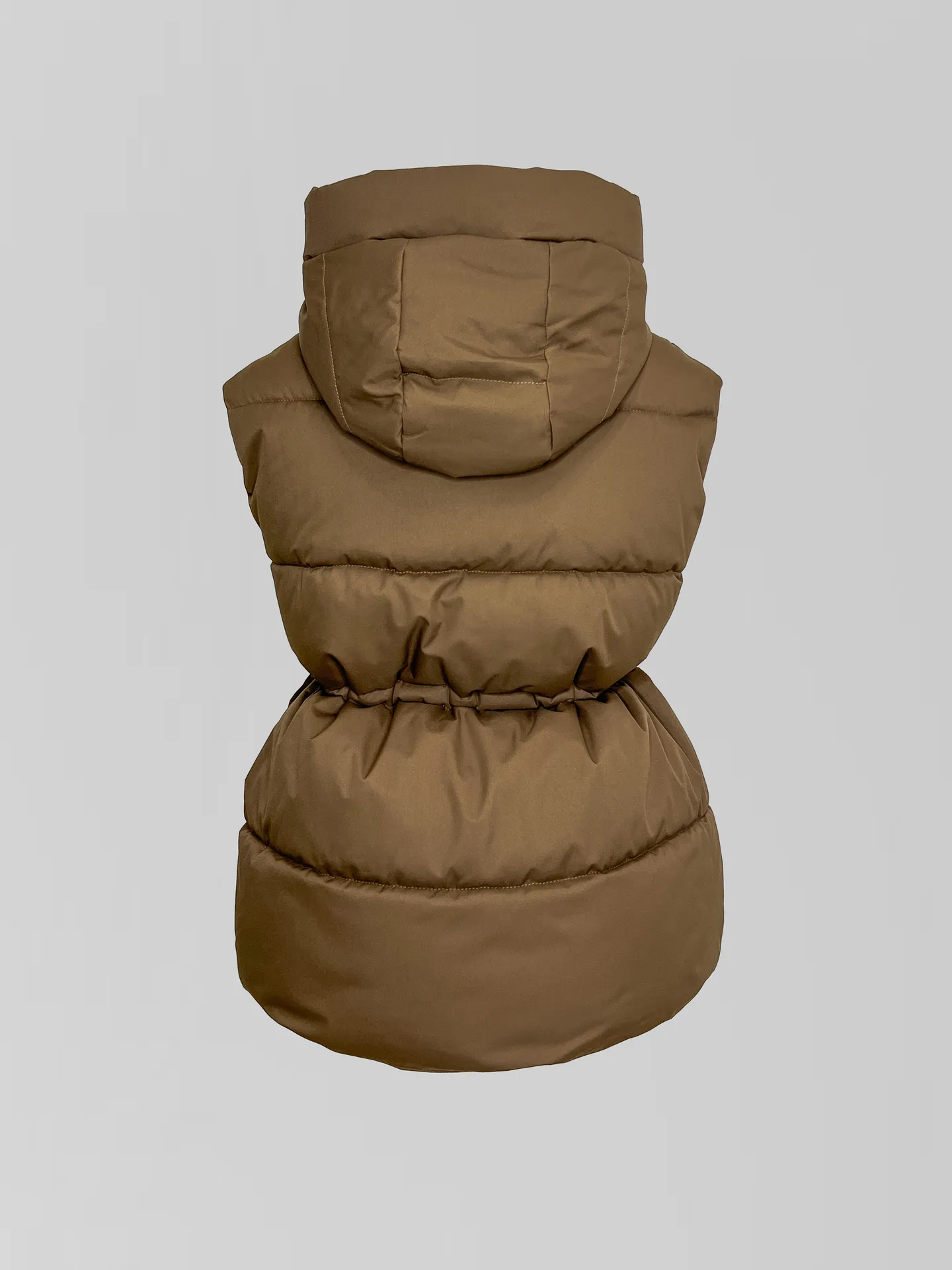 Жилетка YLL A1915 однотонная с капюшоном и утягивающим поясом на талии