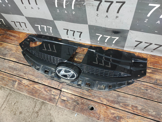 Решетка радиатора Hyundai ix35 (LM) 10-15 Б/У Оригинал 863512Y000