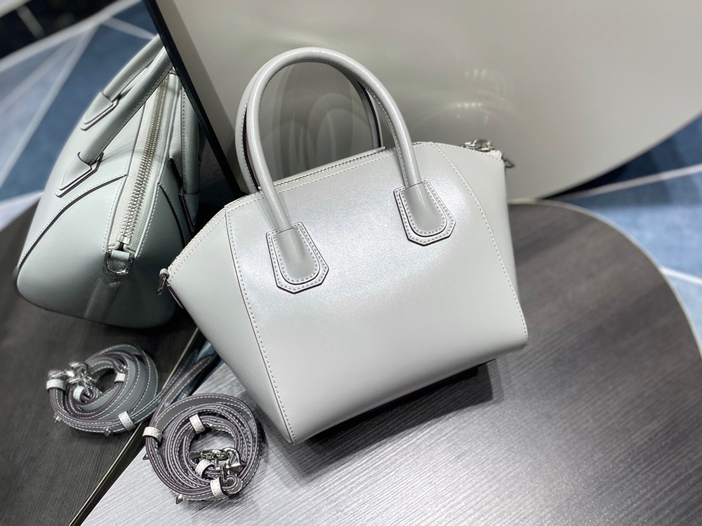 Givenchy Antigona Mini 22 cm