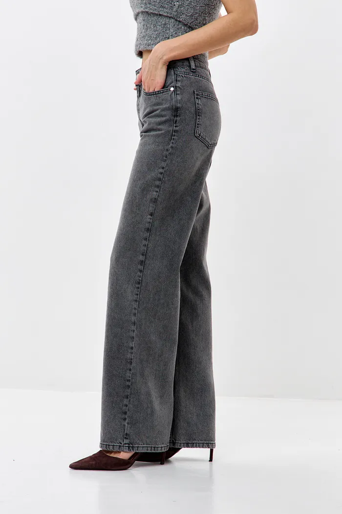 Джинсы wide leg серого цвета