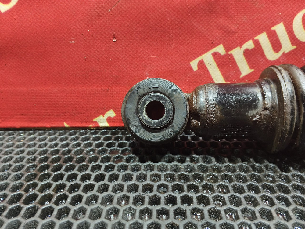 Амортизатор кабины передний 2019г.